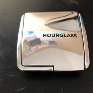 Hourglass ambient strobe light powder in brilliant